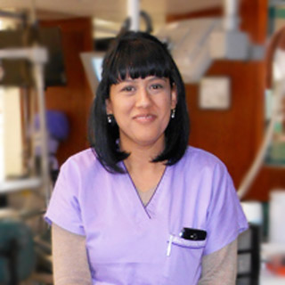 Dra. Elizabeth Flores